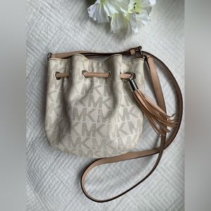 Michael kors crossbody